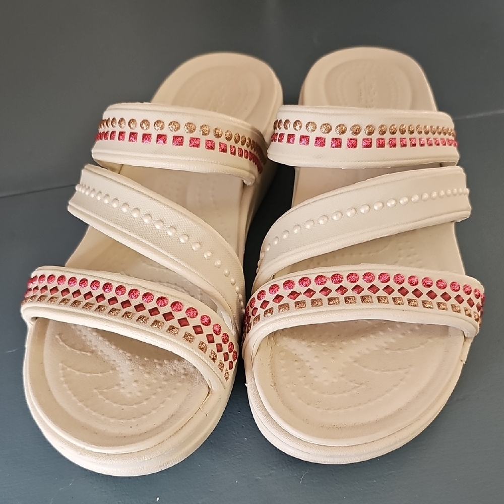 Stylish Beige With‎ Gold And Pink Bling Women's Crocs Sandals. Size 6
